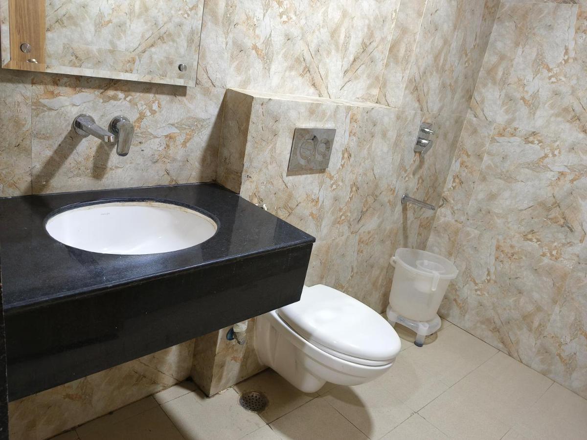 Hotel Sharma Regency Lucknow Buitenkant foto